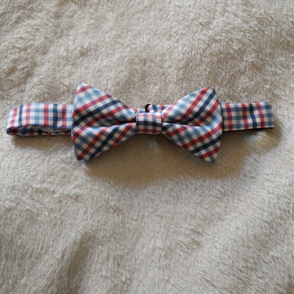 Izod Pre Tied Plaid Bow Tie